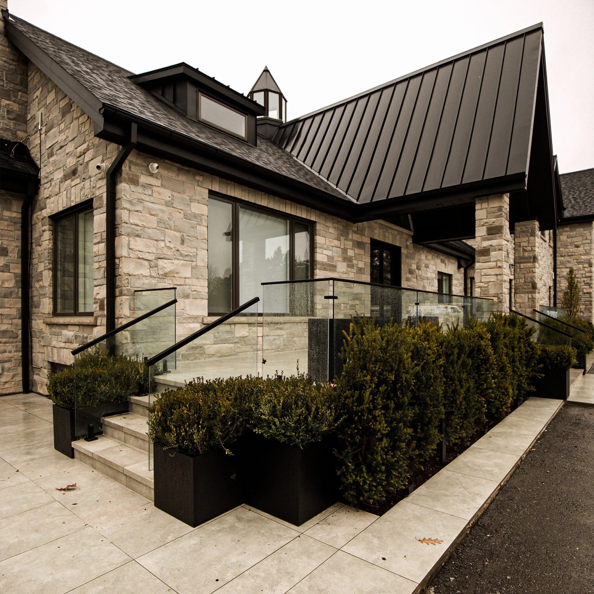 Before: without glass fence